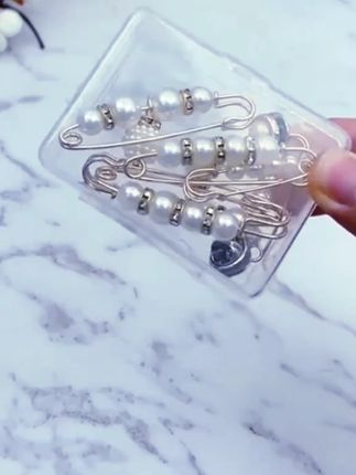 合金仿珍珠胸针 别针固定衣服收腰扣神器女防走光裤腰收紧时尚  #胸针  #别针  #收腰别针  #收腰扣  #收腰神器