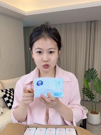 疯了吧!维达抽纸也来卷了,大品牌的羊毛趁着合适多去囤点! 他家纸质量嘎嘎好!半年都不用买抽纸了!!#维达抽纸整箱 #超便宜超划算 #纸巾 #维达抽纸
