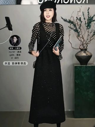 溶溶【熠熠星光】RONGRONG深V领混纺法式小香风背带连衣裙#背带裙 #连衣裙 #小香风 #早秋松弛感穿搭 #溶溶RONGRONG @我要上热门 @DOU+小助手