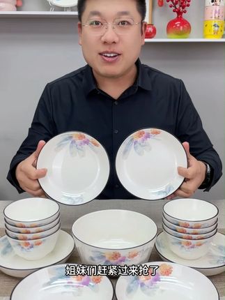 这个初恋荷花碗盘餐具15件套太好看了,瓷质厚实不烫手,高温烧制可进微波炉#陶瓷碗盘 #陶瓷餐具 #餐具套装