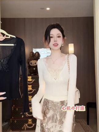 美女秋冬必备的蕾丝打底上衣 #打底#时髦精#穿搭#谁穿谁好看#蕾丝打底衫