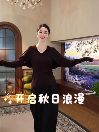 把整个秋天穿在身上? 我们做到了!✨ 琥珀流光系列全新注入「枫糖浆色系」像手握一杯热拿铁,暖fufu又显白满分!#谁的衣柜没件针织衫 #早秋冷冽又随性的气质穿搭 #秋日户外就穿琥珀系