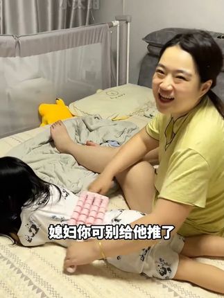 升级四排32轮可弯曲按摩棒狼牙棒,儿童腿部肌肉放松感统训练#腿部按摩 #放松解压 #感统滚轮 #四排滚轮