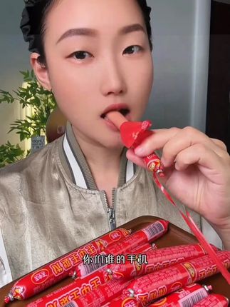 终于实现王中王火腿肠自由了,肉质紧实有嚼劲,还是小时候的味道#火腿肠 #王中王火腿肠
