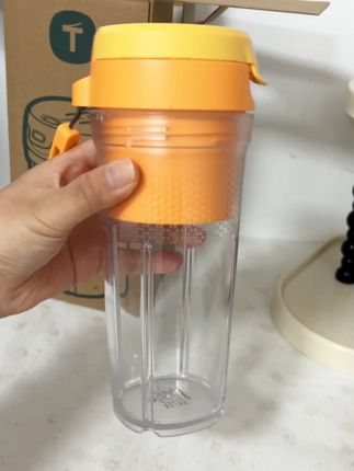 #特百惠 榨汁杯到货啦。榨果汁榨辅食都方便,橘色的颜色很清新,喜欢就来看看吧~#榨汁杯 #榨果汁