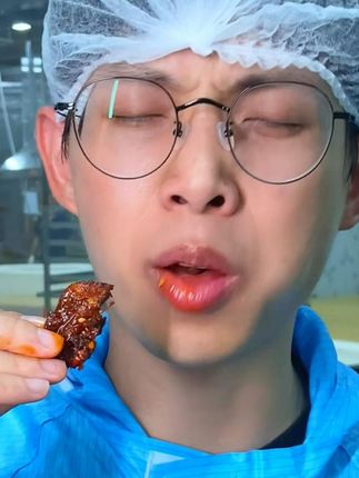 没来过湖南的也一定要试试这个香辣碎碎鸭,真的好吃,麻辣过瘾越嚼越香#碎碎鸭 #香辣 #解馋