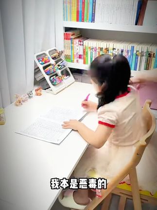 孩子一用都主动坐直坐端正了#护眼 #护眼灯 #坐姿 #坐姿矫正器 #宝妈