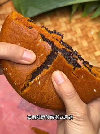 云南陆良传统老月饼,蓬松酥软,香甜可口,太好吃了#荞大饼 #洗沙月饼 #豆沙荞饼 #传统月饼 #云南特产