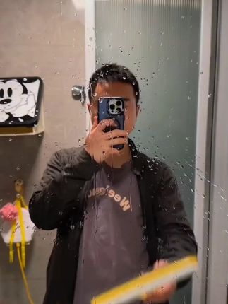 家里的镜面、玻璃、洗手台面卫生间地面撒上的水,用它一刮就干净还不留水印