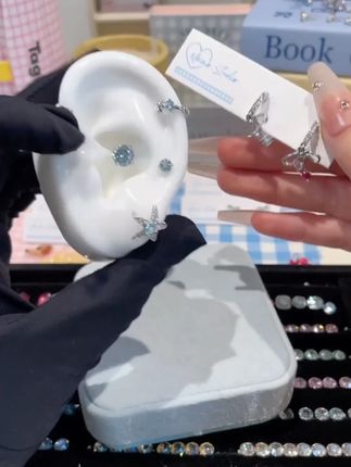 铜合金锆石耳饰 E486 丝带蝴蝶结 满钻爱心蝴蝶结直针耳扣 蓝色饰品多种戴法,这渐变四色谁能不爱?