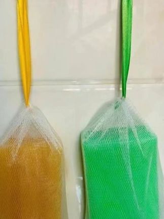 大号加厚起泡网 20 个装,起泡洁面超好用 这款大号起泡网太实用!20 个装性价比拉满,新款加厚材质结实耐用,反复揉搓不易破,能用很久。不管是香皂、肥皂,还是洗面奶,搭配它都能轻松打出丰富细腻的泡沫,清洁更彻底,还能减少皂体直接接触皮肤,延长皂类使用寿命。 大号尺寸容纳性强,握感舒适,起泡时不用费力。用完挂起来晾干,不易滋生细菌,干净卫生。居家、旅行都能备着,全家可用,轻松解决手动起泡少、清洁效果差的问题,让洁面、洗手更清爽! #起泡网  #香皂  #泡沫  #起泡  #结实耐用