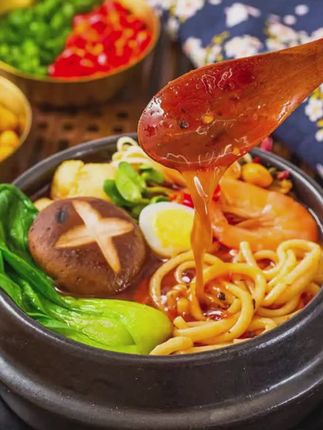 云南风味正宗过桥米线鲜香顺滑4包料送勺子包邮售后有保障 #妈呀太香了 #好吃不贵 #云南过桥米线 #美食推荐 #太好吃了