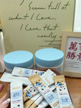 以前冲粉撒一地,现在撕开嘴对嘴挤,喝完还想嗦手指 #钙镁锌 #直饮包