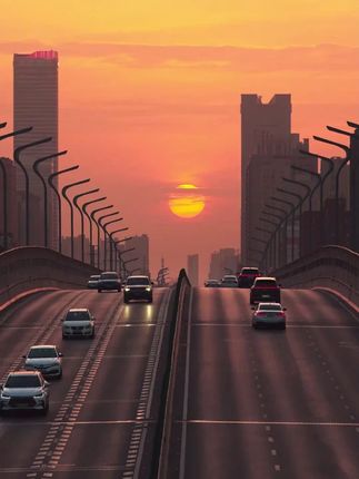 《蝉鸣偷录了心动》 老风扇转着慵懒的圈,冰镇西瓜渗出甜甜的水。你笑起来时,窗外的蝉鸣忽然乱了节奏 —— 原来整个夏天,都在偷偷收藏我们的心动。#七夕