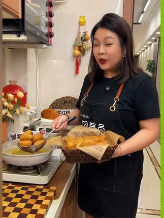 天海藏爆浆红糖糍粑,外面酥酥脆脆,里面软糯流心,一口爆浆的比外面卖的好吃太多了,关键价格是真实惠#红糖糍粑 #天海藏 #爆浆红糖糍粑 #好吃到停不下来 #超便宜超划算