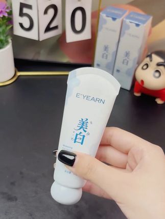 这是一款能美白的护手霜,日常护手必备神器!不仅能深层保湿,还能有效美白淡斑,让你拥有斩男嫩白双手。体验嫩白魅力!轻松养出白皙少女手!#分享爱用物 #护肤好物 #视频同款在首页橱窗 #国货好物 #美白