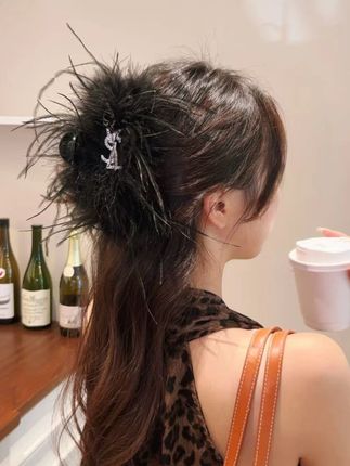 超仙ins小香风蝴轻奢羽毛抓夹女2025新款时尚毛毛发夹盘发鲨鱼夹#盘发鲨鱼夹 #盘发鲨鱼夹头饰 #盘发鲨鱼夹子 #羽毛抓夹发饰 #羽毛抓夹
