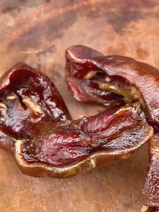 #创作灵感上热门 烟熏猪拱嘴来了,吃起来有淡淡的腊香味,口感有嚼劲,一斤有3到4个,我家大人小孩都很喜欢吃猪拱嘴,你也来尝尝吧#腊猪嘴#烟熏猪拱嘴#优质农产品#地方特色美食