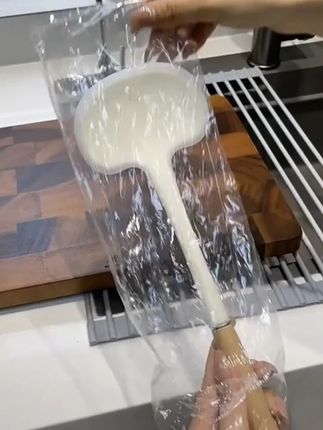 既是个铲又是个勺,蘑菇形状锅铲也太好用了吧,边缘贴既是个铲又是个勺#厨房好物 #锅铲 #蘑菇铲 #硅胶锅铲