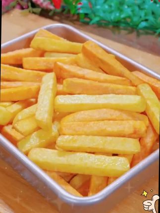 很多朋友们都喜欢吃的 #炸薯条 其实自己在家也能做 #美食教程 #薯条裹粉 #自制炸薯条 #在家做美食