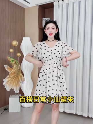 这件连衣裙也太懂微胖女孩了吧!#这件连衣裙也太好看了 #显瘦穿搭 #胖妹妹时尚大码女装穿衣搭配 #大码女装 #气质穿搭