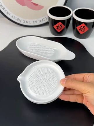 研磨碗还得加大的更好用,好磨好发力,汁水不外流,夏天的蒜泥小龙虾,姜汁调味,蒸蛋饼不爱吃粗粗姜块的,各种果泥都能磨啦!