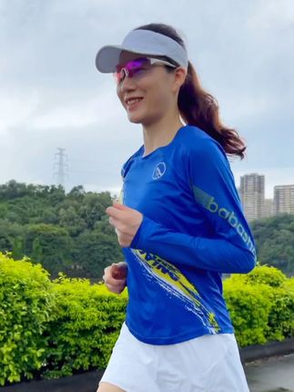 后来才明白精神寄托可以是音乐,可以是工作,也可以是跑步,跑步分泌的多巴胺可以治愈一切!#运动 #跑步 #运动女孩 #爱生活爱运动
