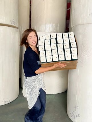 抽纸还是得选择这种大包装的,每包都非常瓷实,不仅量大,纸巾还是原生木浆制作,柔软细腻亲肤,可以干湿两用,一箱能用一个月#生活用纸 #源头工厂