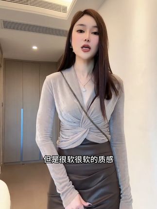 冬季新款女潮不规则高腰百搭包臀裙修身昱瘦PU皮裙时尚褶皱半身裙#包臀裙 #半身裙 #时尚半身裙 #高腰半身裙 #显瘦半身裙