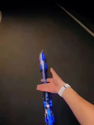 双刃伸缩光剑儿童玩具发光宝剑男孩炫酷双头激光机声光剑生日礼物#光剑 #伸缩光剑 #激光剑 #双刃光剑 #发光宝剑