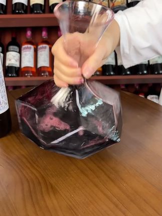 新手必入的入门级葡萄酒!单宁超柔和,第一次喝也不觉得涩 #拉尼娜葡萄酒 #酒文化 #微醺时刻 #酒蒙子的日常 #好喝不贵