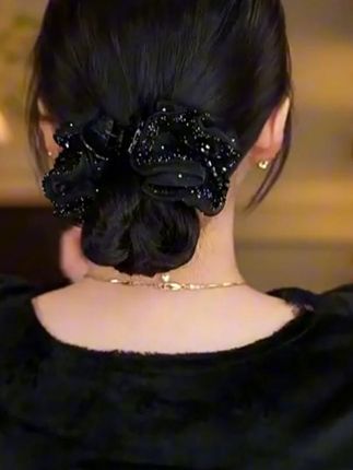 玫瑰浪漫花苞丸子头抓夹 女黑色后脑勺盘发马尾发夹时尚气质头饰#头绳#发饰#饰品#老年生活欢乐多#头饰发饰
