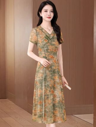 拉夏贝尔品质女装 连衣裙低领印花旗袍女夏2025新款轻奢小众高级感穿搭高贵洋气裙子#夏季新款 #谁穿谁好看 #洋气减龄 #显瘦穿搭 #面料柔软舒适