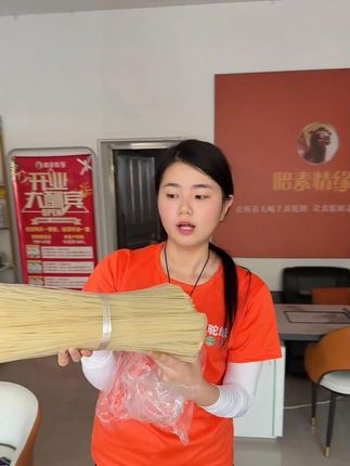 每天早上全家人都吃常德米粉。