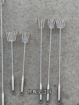 不锈钢一体钢柄小耙子园艺多爪耙松土耙子海鲜耙园林耙土蛤蜊工具#不锈钢一体钢柄 #小耙子 #园艺多爪耙 #松土耙子 #园林耙土蛤蜊工具