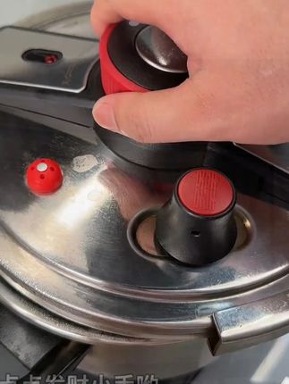 正宗绍兴笋干菜农家手工笋丝梅干菜 正宗绍兴笋干菜,农家纯手工制作,笋丝梅干菜风味正 #笋干菜 #绍兴特产 #手工梅干菜 #无限回购的宝藏单品