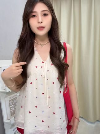 2025夏季韩系甜美公主风印花百搭设计感女V领无袖上衣】复制 #大码女装 #显瘦穿搭 #显瘦遮肉 #夏季新款 #谁穿谁好看