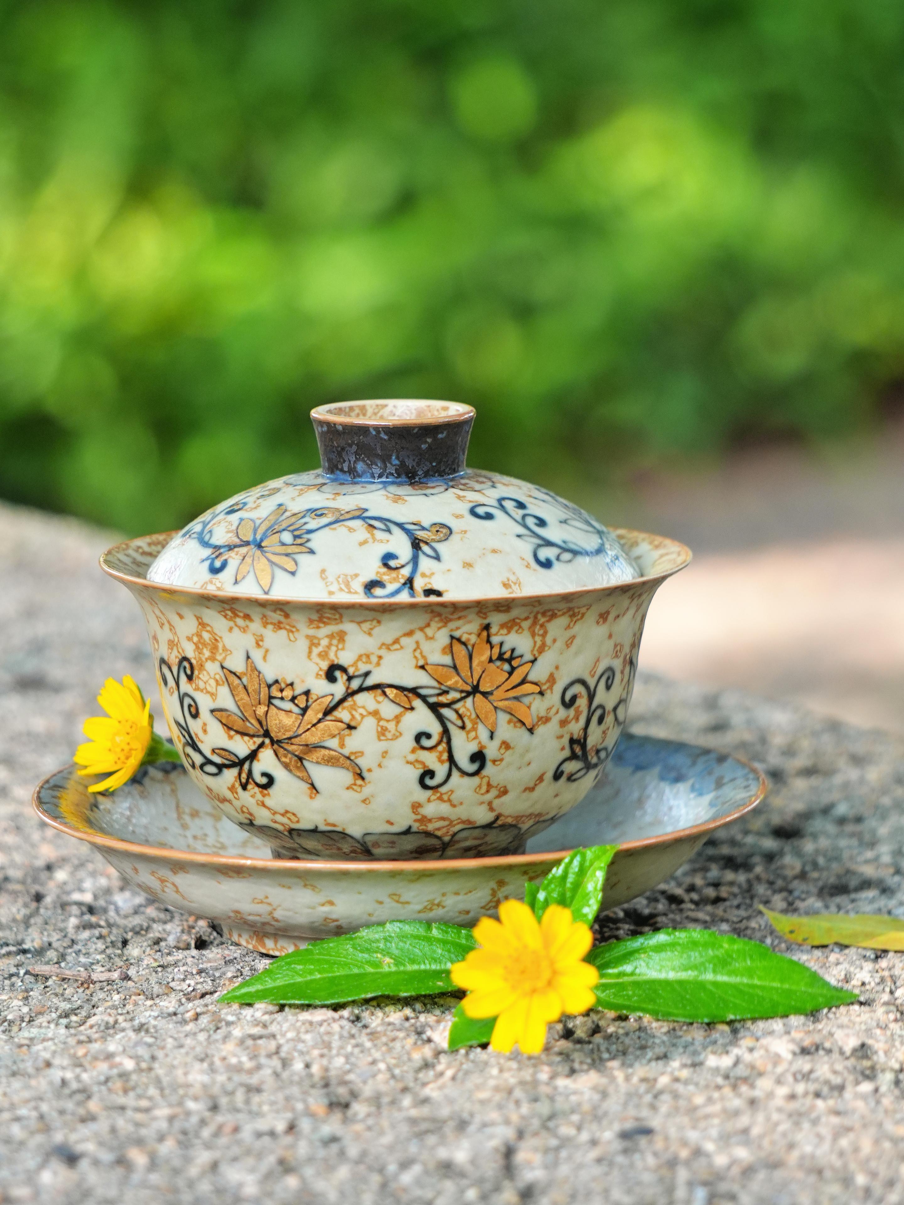青花火石红盖碗✨ 喝茶仪式感拿捏。#中式盖碗 #青花火石红 #东方美学的尽头是新中式 #兮元记