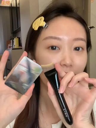 月牙底妆实用不吃粉弧形超薄一字型圆头无痕粉底刷不吃粉化妆刷