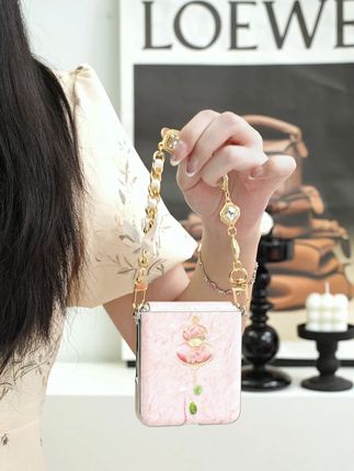 这个手机壳真的长在我心巴上了,拿在手上超显气质! #仙女必备 #手机壳#折叠屏 #轻奢