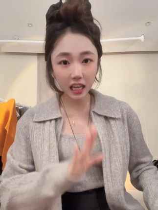 小香风针织套装女2025新款秋季穿搭一整套毛衣外套吊带背心 #慵懒风毛衣高级 #毛呢小香风 #毛呢短款 #两件套