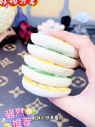 原来粉扑和粉扑之间真的不一样!不愧是化妆师安利的粉扑,上妆又快又服帖#美妆 #化妆工具 #棉花糖粉扑