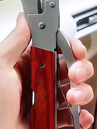 车载多功能安全锤!破窗器 + 应急救援逃生锤,车用必备~# 车载安全锤 #破窗逃生锤 #汽车应急工具 #车用救援锤 #安全破窗器