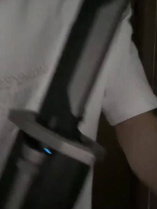 没有男生能抵挡这把能冒火花的光剑吧!真的太帅了#玩个很新的东西  #光剑  #男生减速带  #帅是一种感觉 #好物推荐🔥