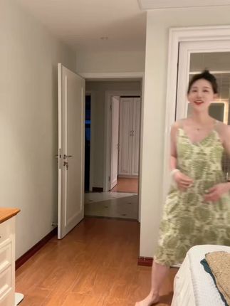 猫人家自带胸垫的高品质莫代尔睡裙,超级舒服又好看,趁个活动价赶紧冲!# 精致女人必备 # 吊带睡裙 # 在家也要美美哒 # 度假裙