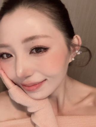 提气色亮肤色~一盘腮红搞定~ #罗小曼腮红 #罗小曼 #美妆腮红 #裸装腮红 #腮红