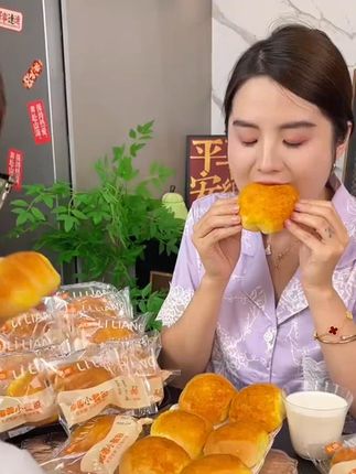 【新鲜短保】礼良早餐椰蓉奶香面包营养健康代餐黄金手撕面包便携 #椰蓉面包 香香软软的,口感绵密椰香奶香浓郁超好吃! #早餐吃什么#面包#下午茶 #早餐吃什么面包下午茶 #零食推荐 #好吃到停不下来