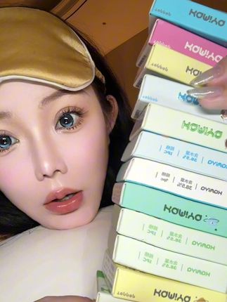 这半年抛比普通款有巧思,淡淡的带月光石细闪,三明治贴眼球,戴上去像蒙了层虹晕~#好好看 #日常百搭 #半年抛 #三明治