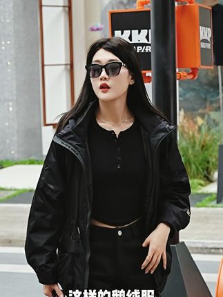 轻盈的羽绒服裹身, 时尚与温暖并存, 冬日如风般自由 #来抖音商城双11领超级补贴 #早秋穿搭三分钟出门不是梦 #晒晒我的秋日穿搭 #秋冬的约会穿搭还是如此权威 #秋季日常实用穿搭思路分享