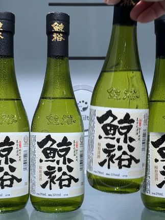 鲸裕清酒,入口就是淡淡的米酒香和蜜瓜香,口感细腻柔和,味道好好喝,平时跟朋友微醺小聚就很合适#鲸裕清酒 #性价比好酒#微醺必备高颜值酒#酒#好喝不贵#超便宜超划算#微醺时刻